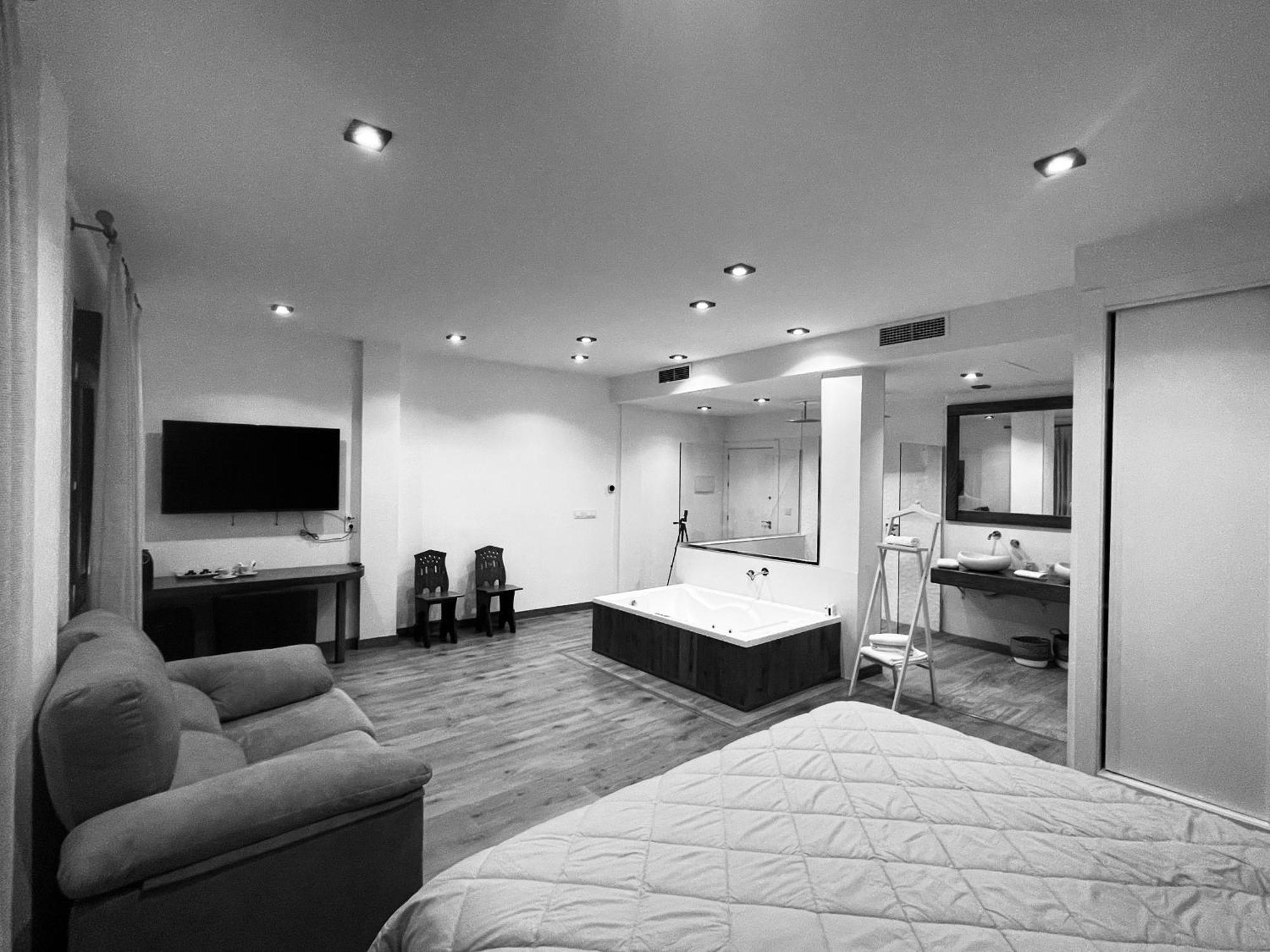 Superior Suite,1572673931:JPEG